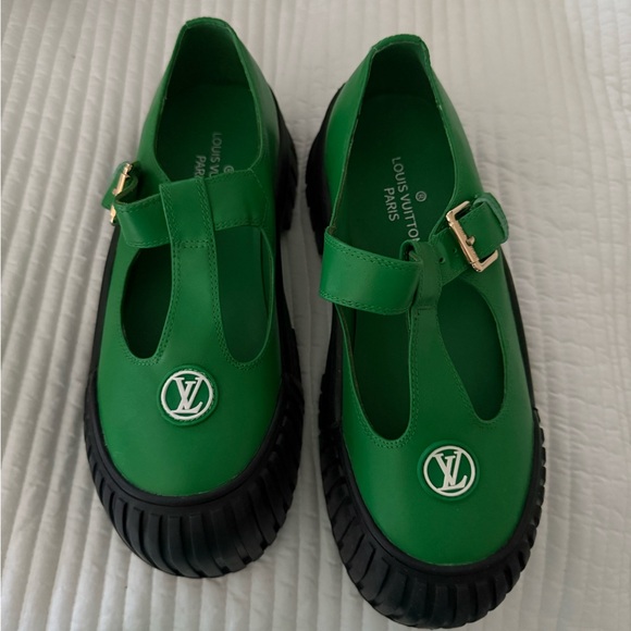 Green Shoes - Picture 7 of 7